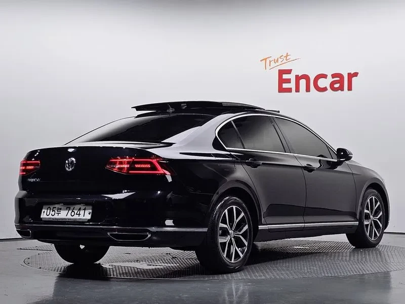 VW Passat 2.0 Tdi, снимка 2 - Автомобили и джипове - 55923112