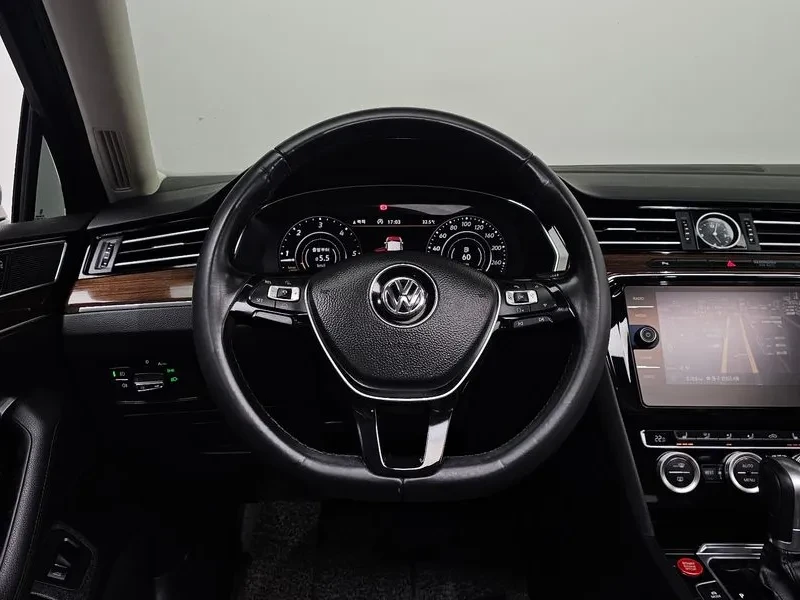 VW Passat 2.0 Tdi, снимка 12 - Автомобили и джипове - 55923112