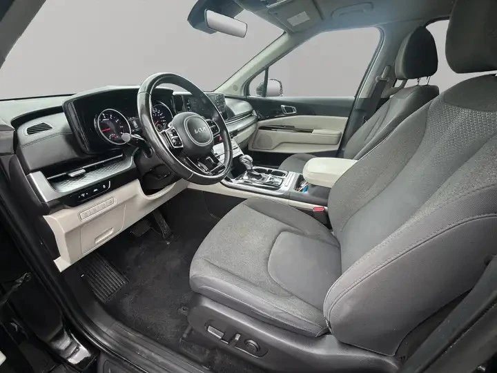 Kia Carnival Automatic, снимка 13 - Автомобили и джипове - 56010867