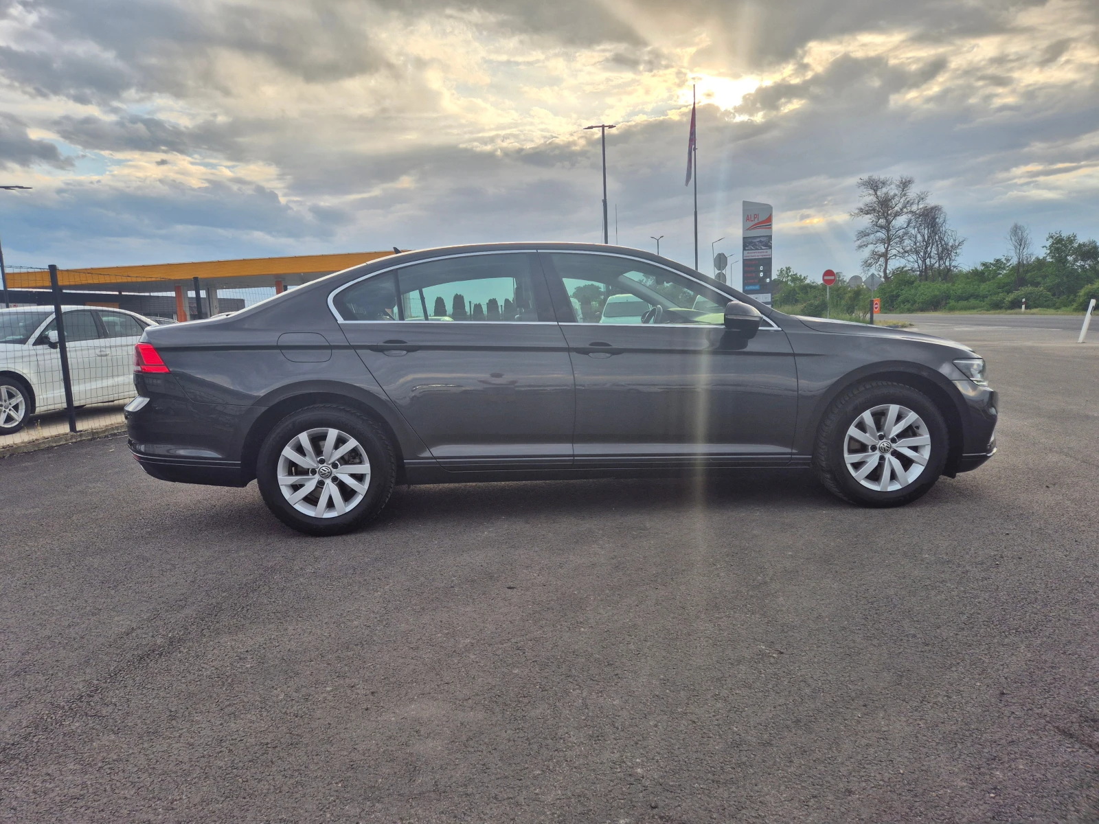 VW Passat 2.0TDI M/T 150 - изображение 6