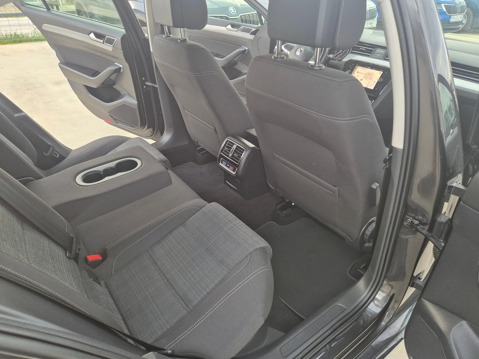 VW Passat 2.0TDI M/T 150 - изображение 10
