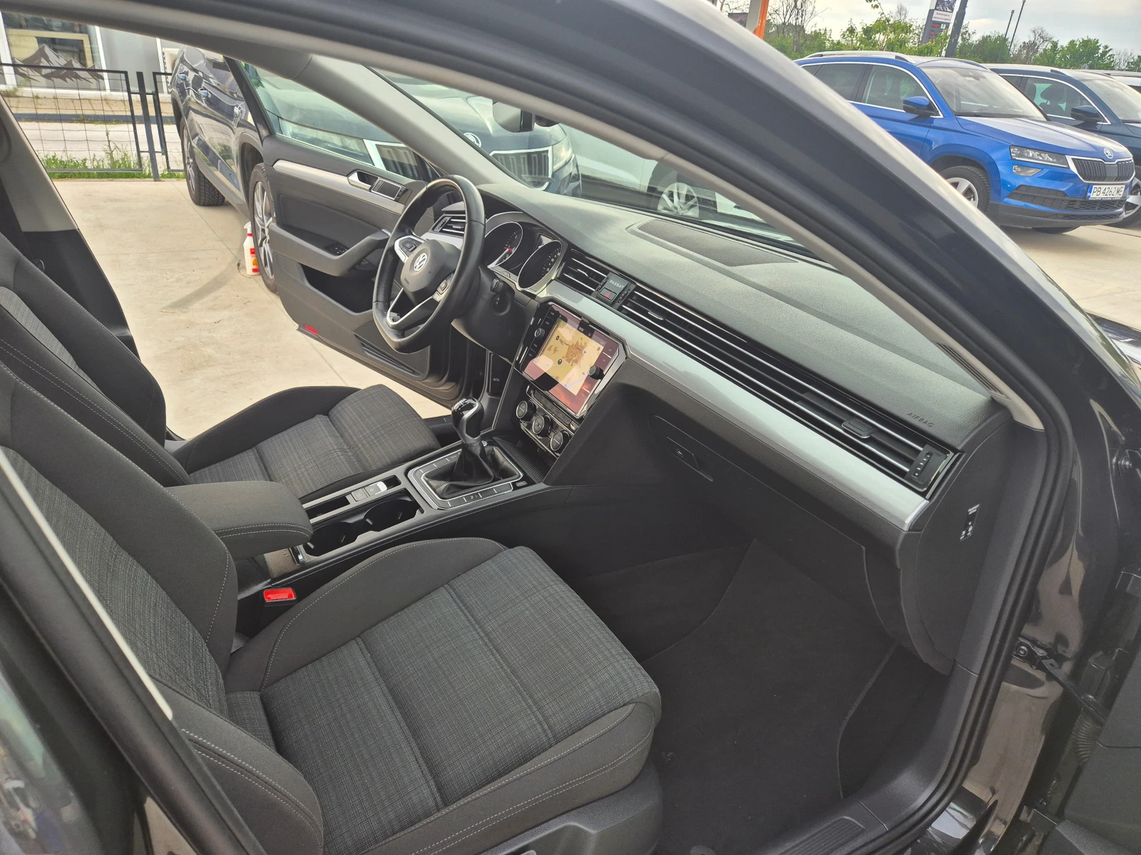 VW Passat 2.0TDI M/T 150 - изображение 9