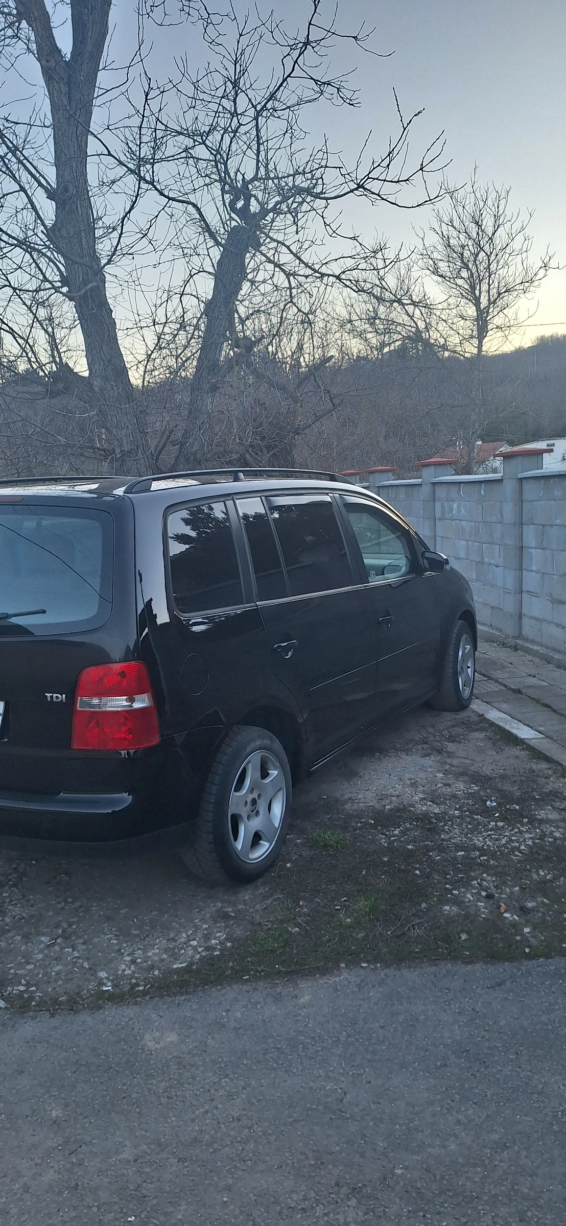 VW Touran, снимка 3 - Автомобили и джипове - 53802099