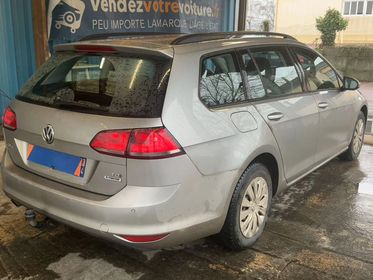 VW Golf VII 1.6 TDI / Parktronic / Climatronic / ЛИЗИНГ , снимка 13 - Автомобили и джипове - 53866858