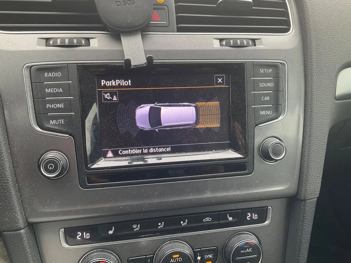 VW Golf VII 1.6 TDI / Parktronic / Climatronic / ЛИЗИНГ , снимка 3 - Автомобили и джипове - 53866858