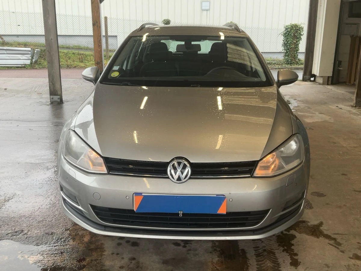 VW Golf VII 1.6 TDI / Parktronic / Climatronic / ЛИЗИНГ , снимка 9 - Автомобили и джипове - 53866858