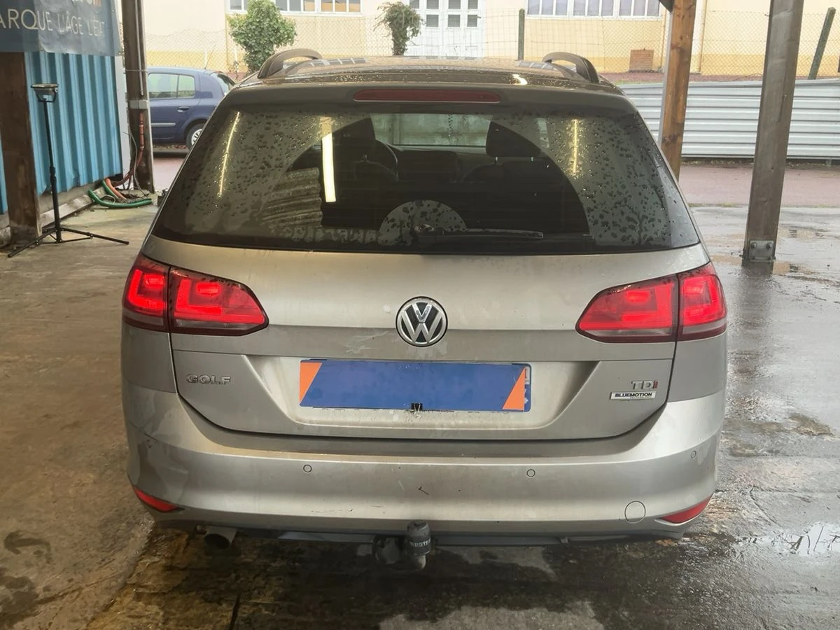 VW Golf VII 1.6 TDI / Parktronic / Climatronic / ЛИЗИНГ , снимка 7 - Автомобили и джипове - 53866858