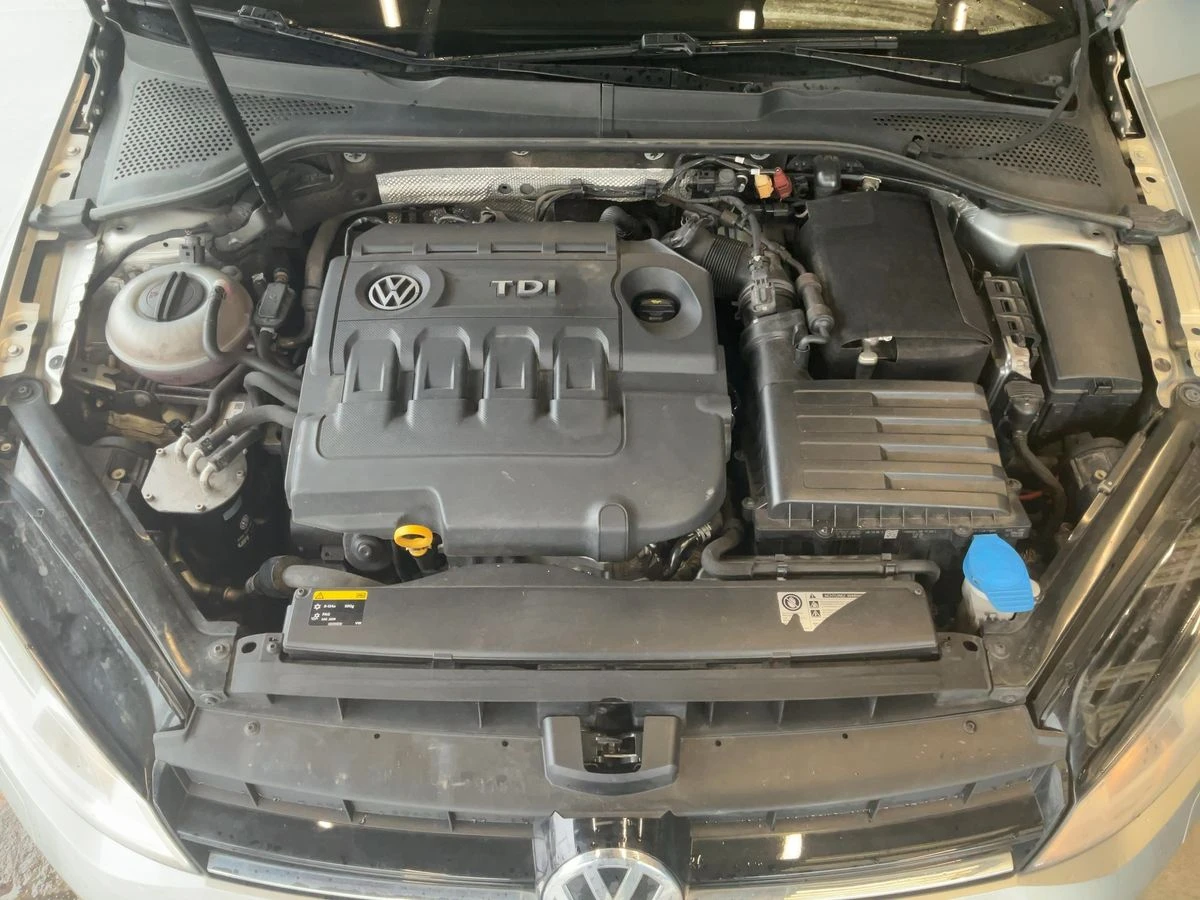 VW Golf VII 1.6 TDI / Parktronic / Climatronic / ЛИЗИНГ , снимка 11 - Автомобили и джипове - 53866858