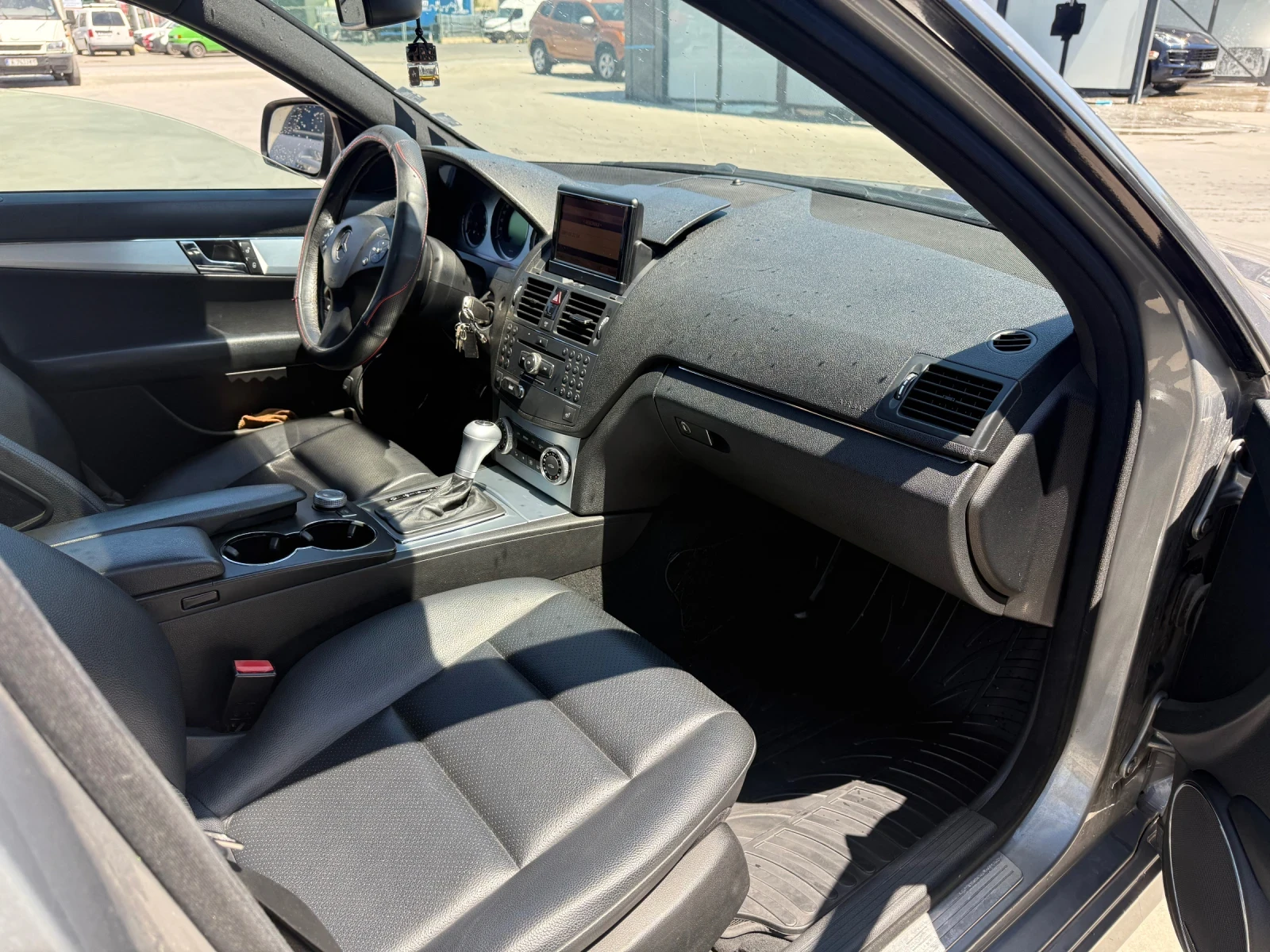 Mercedes-Benz C 300, снимка 10 - Автомобили и джипове - 54585822