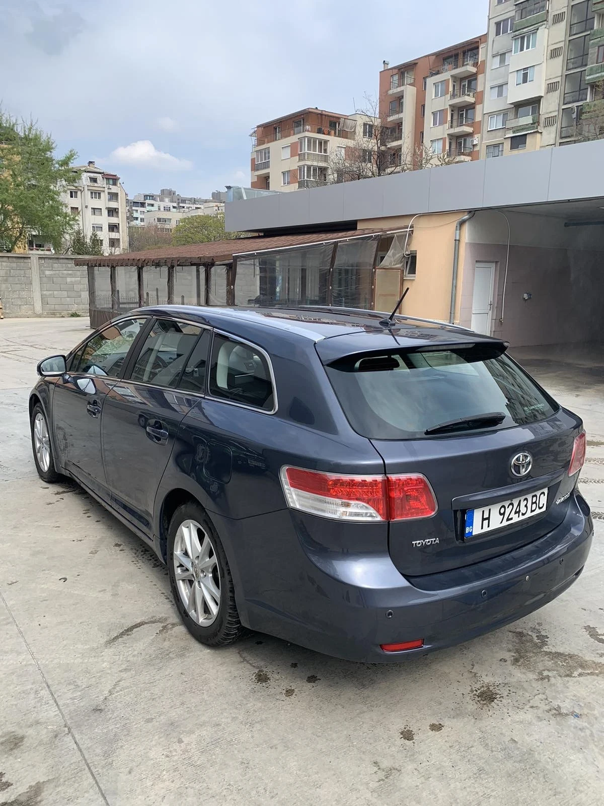 Toyota Avensis 2.0 D4D, снимка 4 - Автомобили и джипове - 54682139