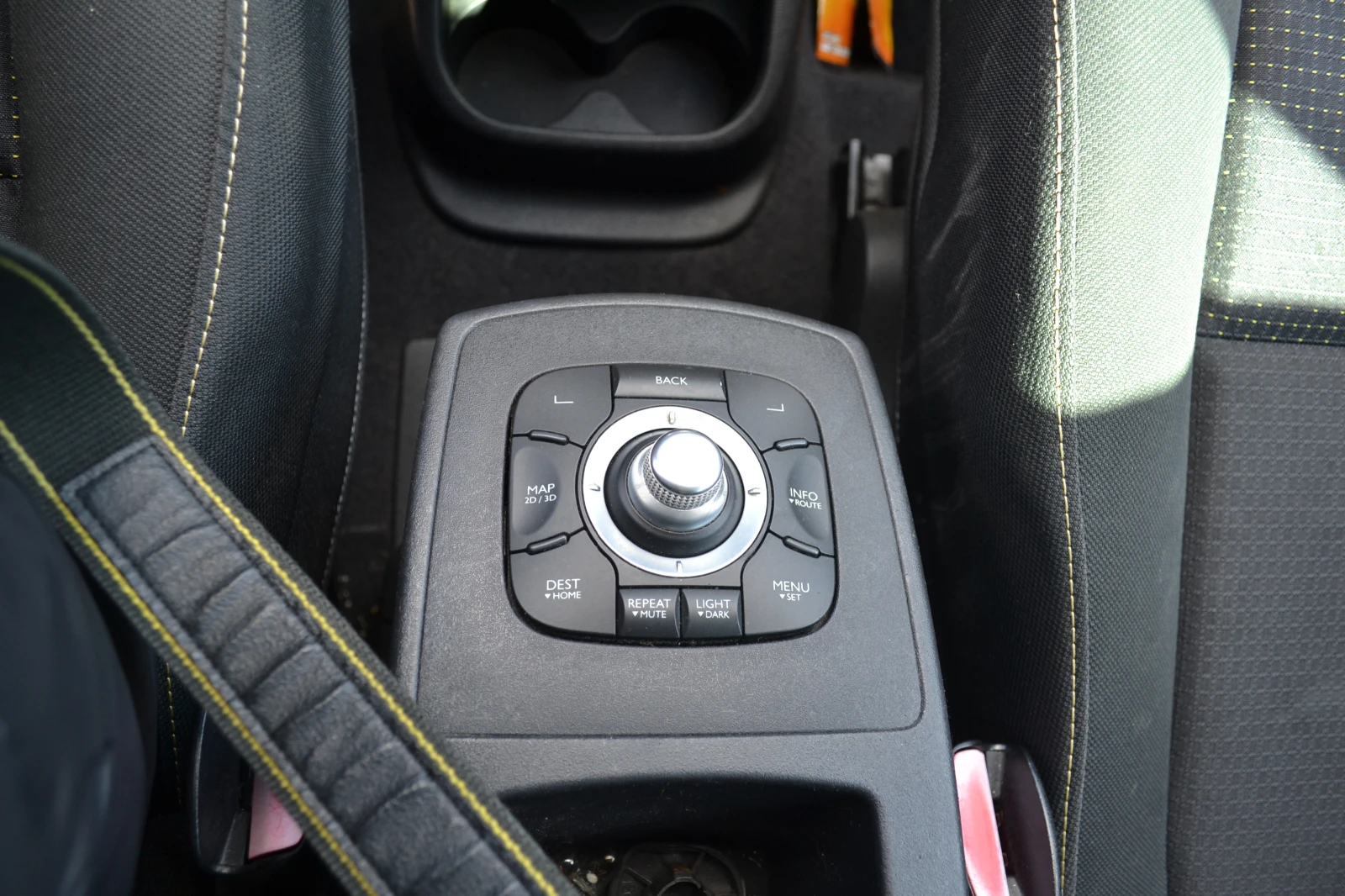 Renault Scenic 1.4TCE, снимка 11 - Автомобили и джипове - 56256034