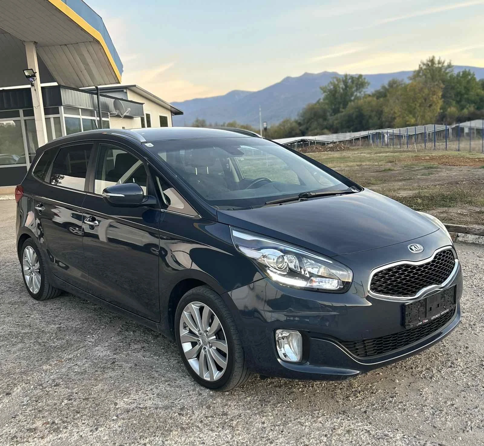 Kia Carens 175000км, снимка 3 - Автомобили и джипове - 56639781