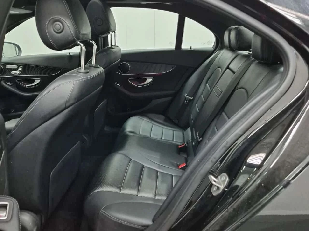 Mercedes-Benz C 300, снимка 12 - Автомобили и джипове - 56686550