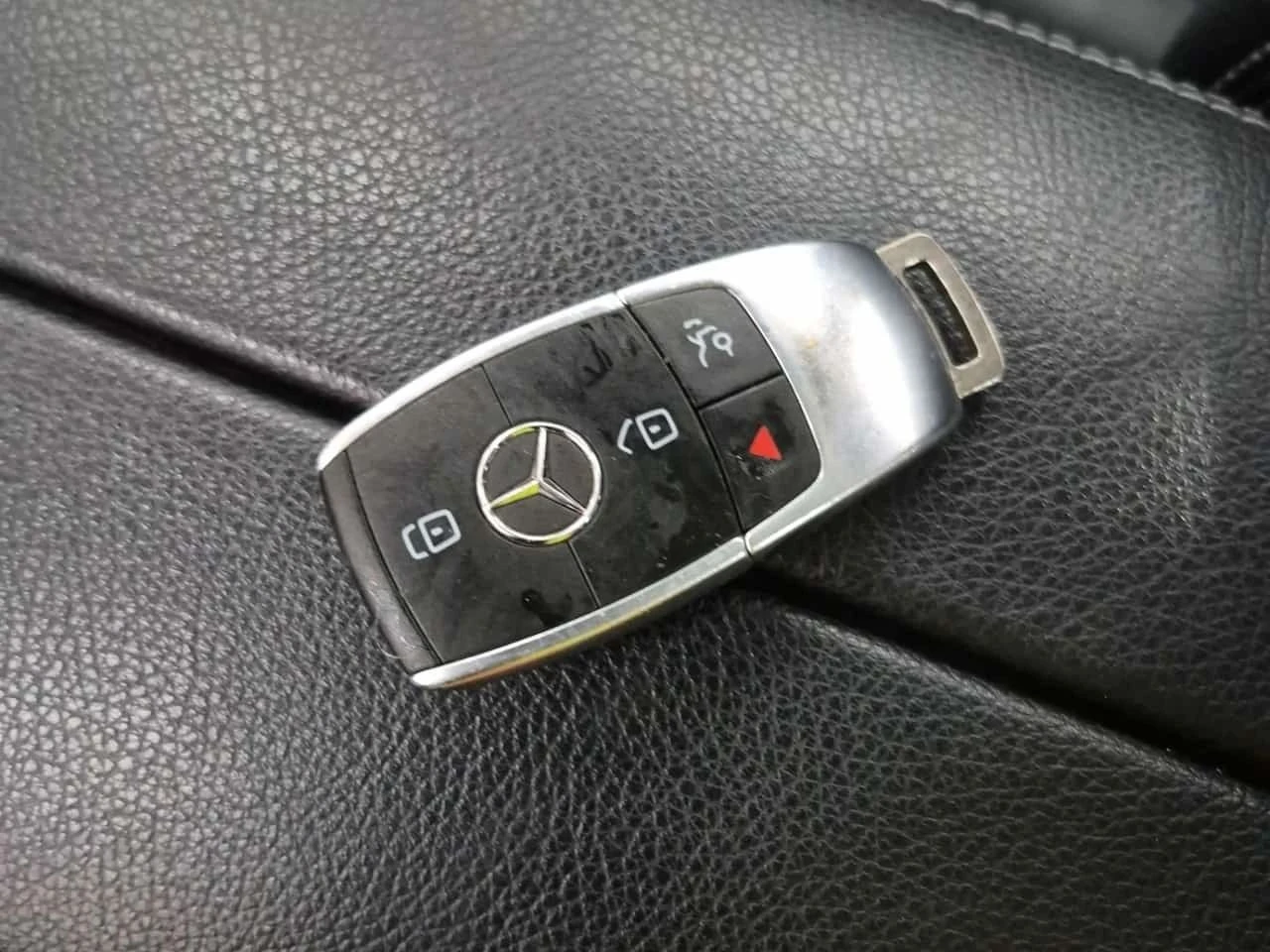Mercedes-Benz C 300, снимка 8 - Автомобили и джипове - 56686550