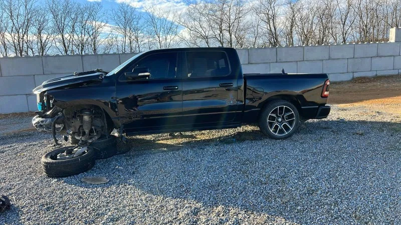 Dodge RAM 1500 5.7 HEMI, снимка 1 - Автомобили и джипове - 43787314