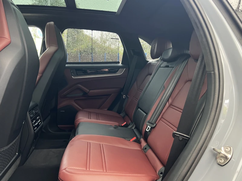 Porsche Cayenne GTS/FACELIFT/SPORTDESIGN/BOSE/MATRIX/PANO/360/LIFT, снимка 15 - Автомобили и джипове - 52196244