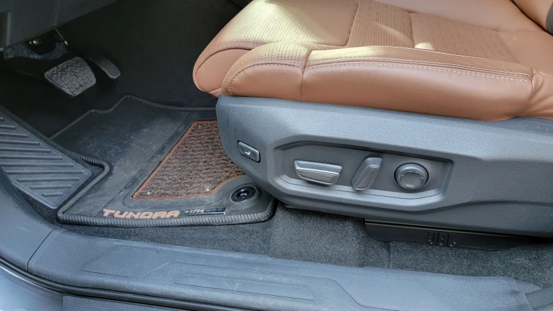 Toyota Tundra, снимка 8 - Автомобили и джипове - 53265449