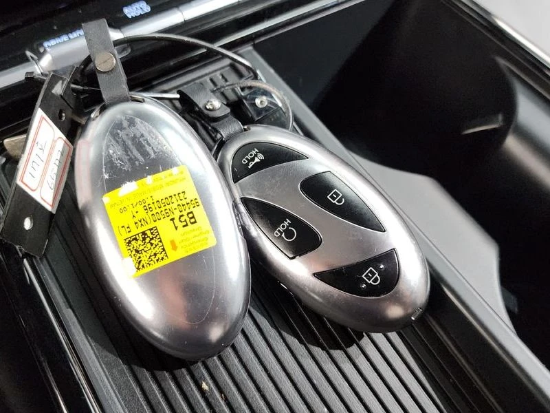 Hyundai Tucson 2.0 Automatic, снимка 14 - Автомобили и джипове - 55658659