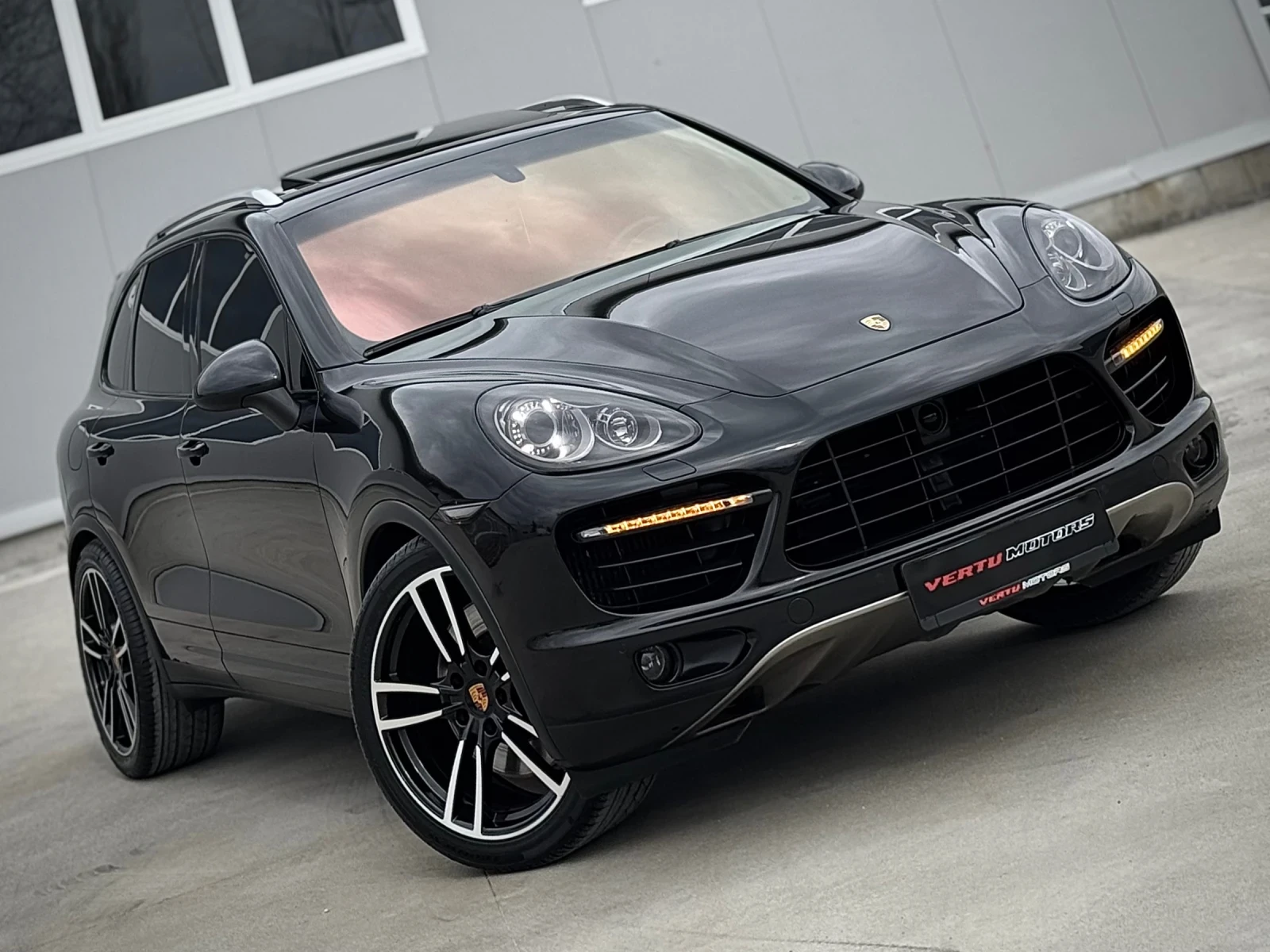 Porsche Cayenne TURBO / 500кс. 8ZF / 3xTV / BOSE / DISTRONIC / 21z - изображение 3