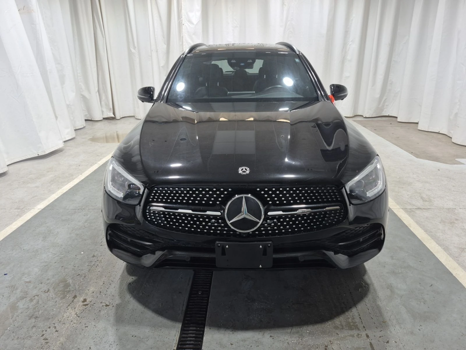 Mercedes-Benz GLC 300 AMG Night Package (CARFAX) - изображение 2