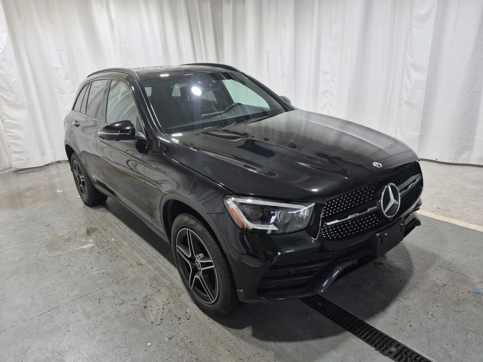 Mercedes-Benz GLC 300 AMG Night Package (CARFAX) - изображение 3