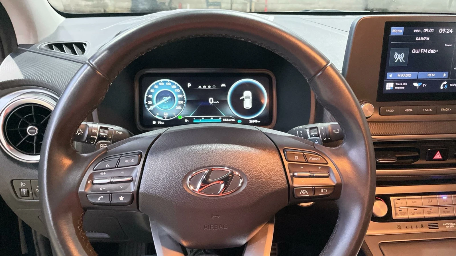 Hyundai Kona 39 kWh Intuitive, снимка 5 - Автомобили и джипове - 54229852