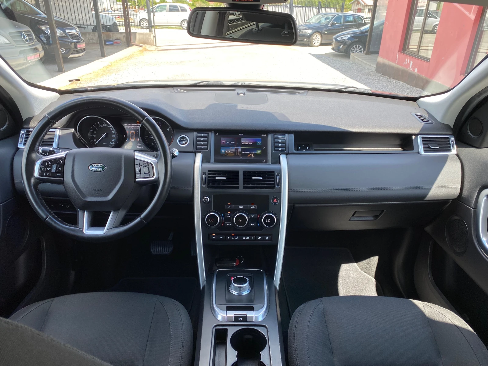 Land Rover Discovery Sport 2.0D/4x4/6+ 1/, снимка 13 - Автомобили и джипове - 54476517