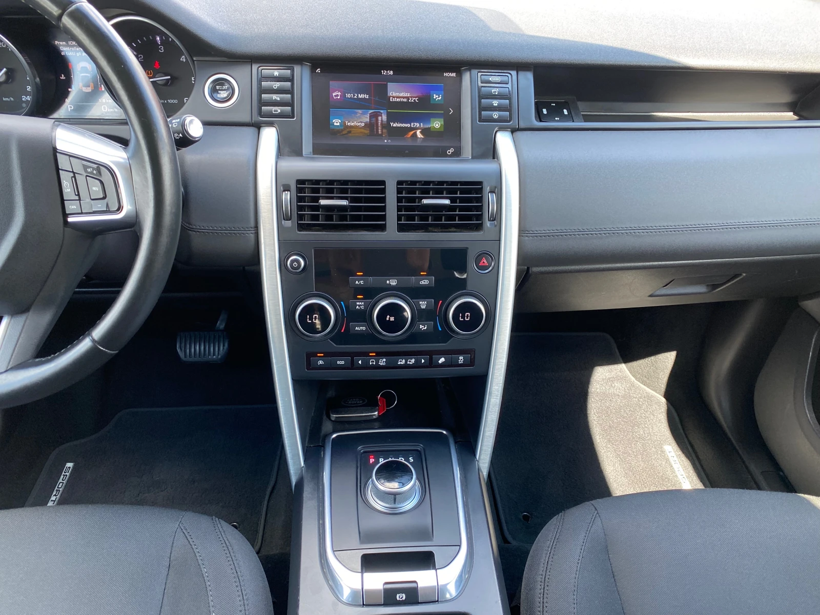 Land Rover Discovery Sport 2.0D/4x4/6+ 1/, снимка 14 - Автомобили и джипове - 54476517