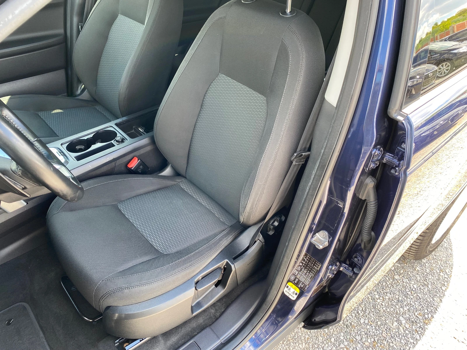 Land Rover Discovery Sport 2.0D/4x4/6+ 1/, снимка 11 - Автомобили и джипове - 54476517