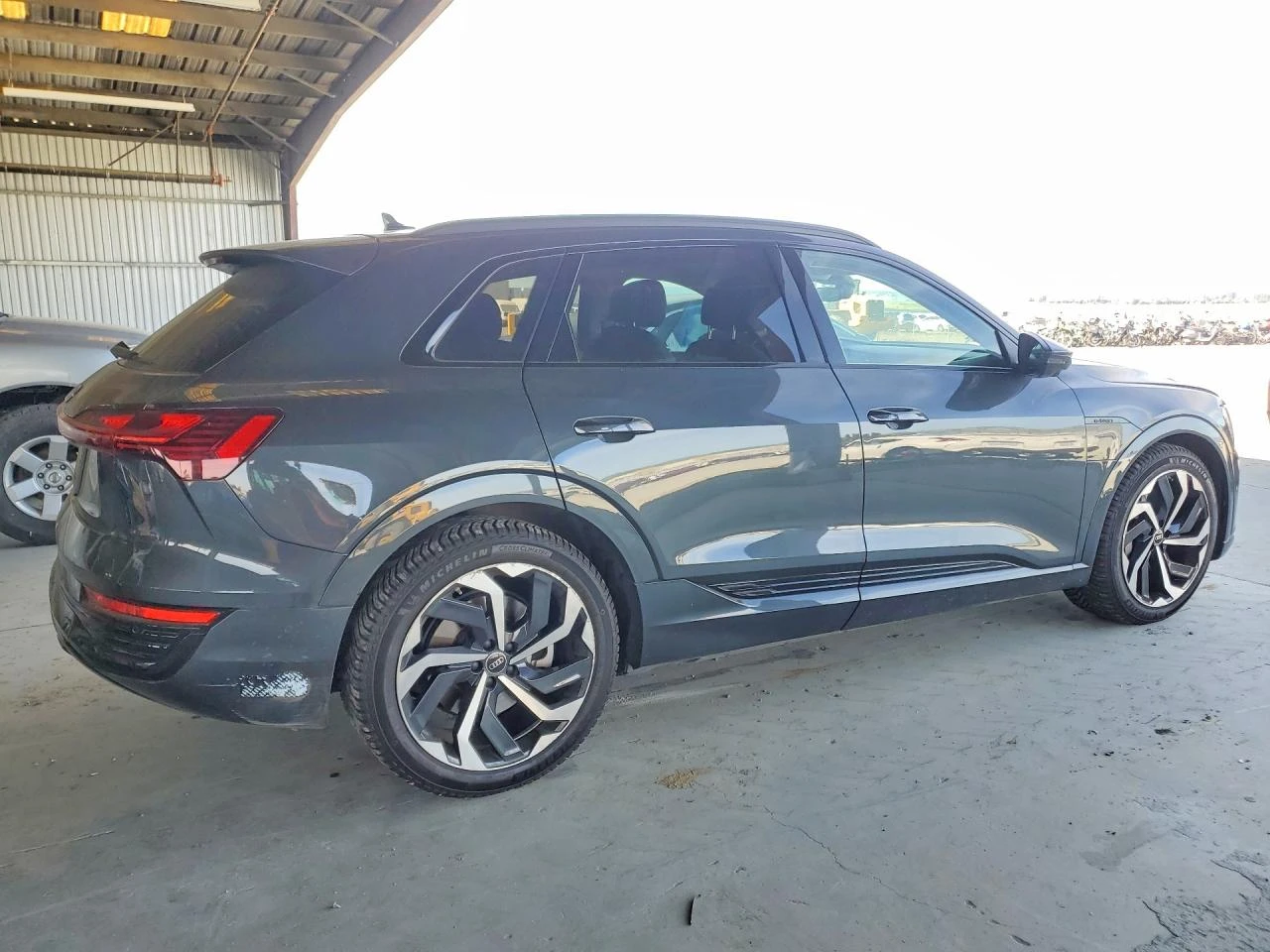 Audi Q8 E-TRON PREMIUM PLUS, снимка 6 - Автомобили и джипове - 55652621