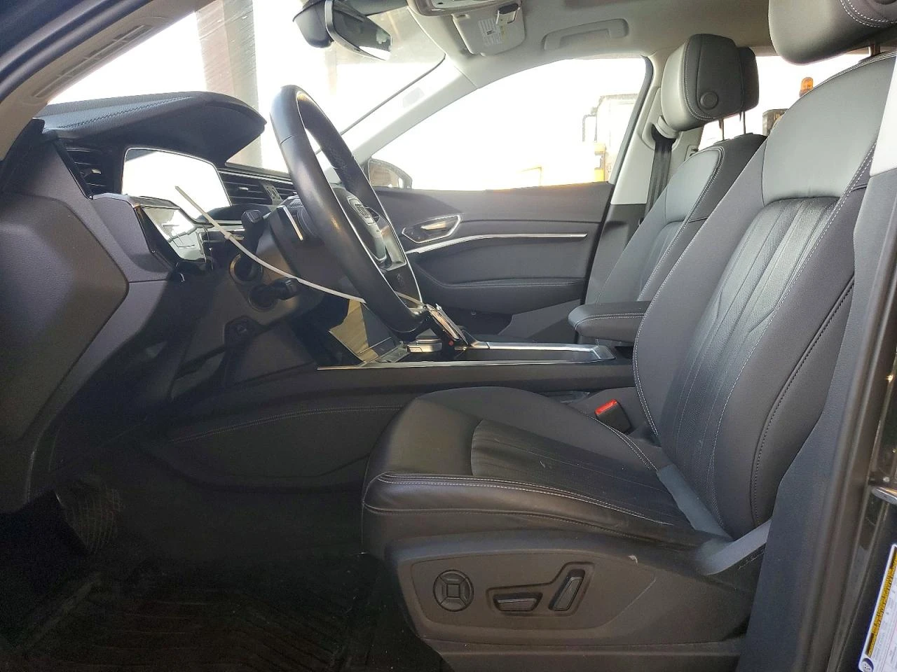 Audi Q8 E-TRON PREMIUM PLUS, снимка 7 - Автомобили и джипове - 55652621