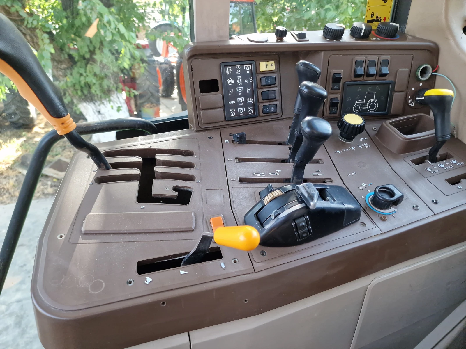 Трактор John Deere 6820 - изображение 9