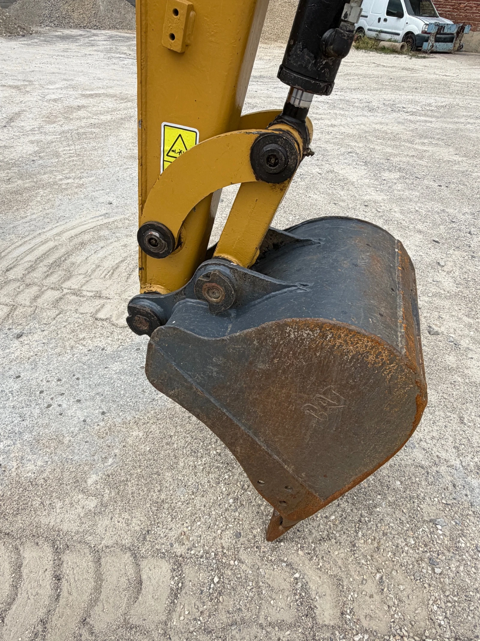 Багер Cat 303, снимка 6 - Индустриална техника - 55693175