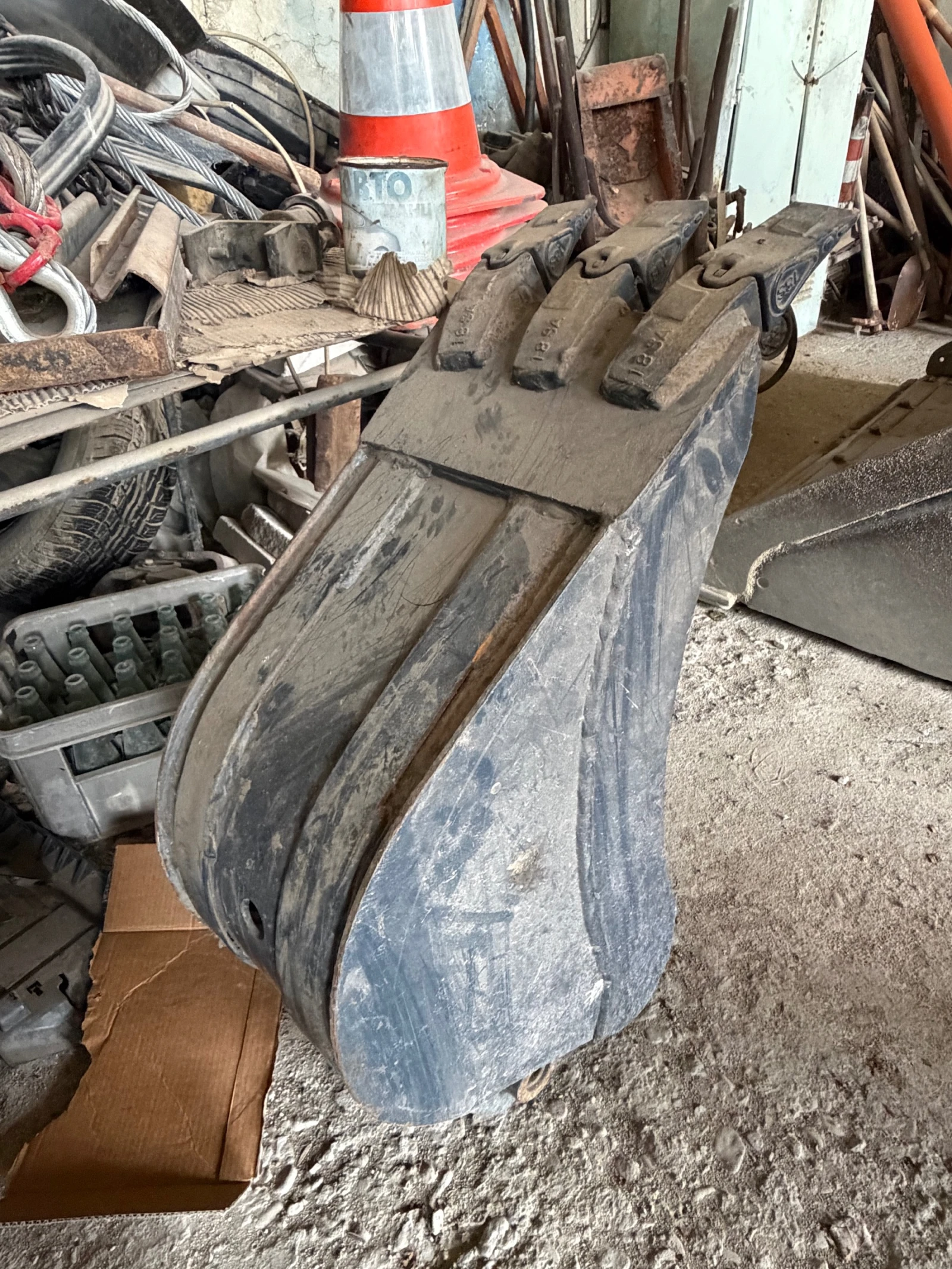 Багер Cat 303, снимка 12 - Индустриална техника - 55693175