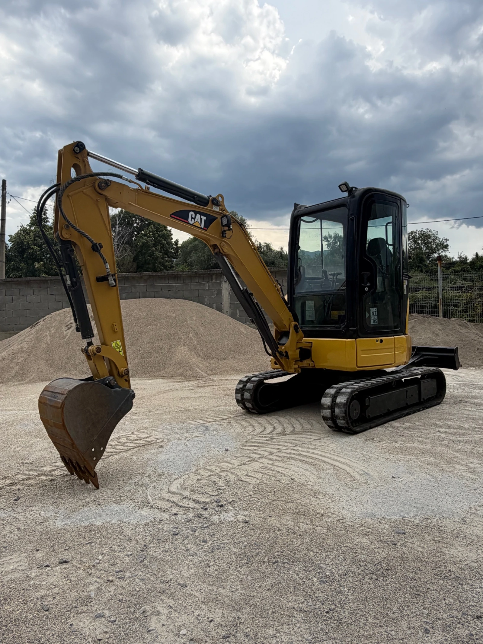 Багер Cat 303