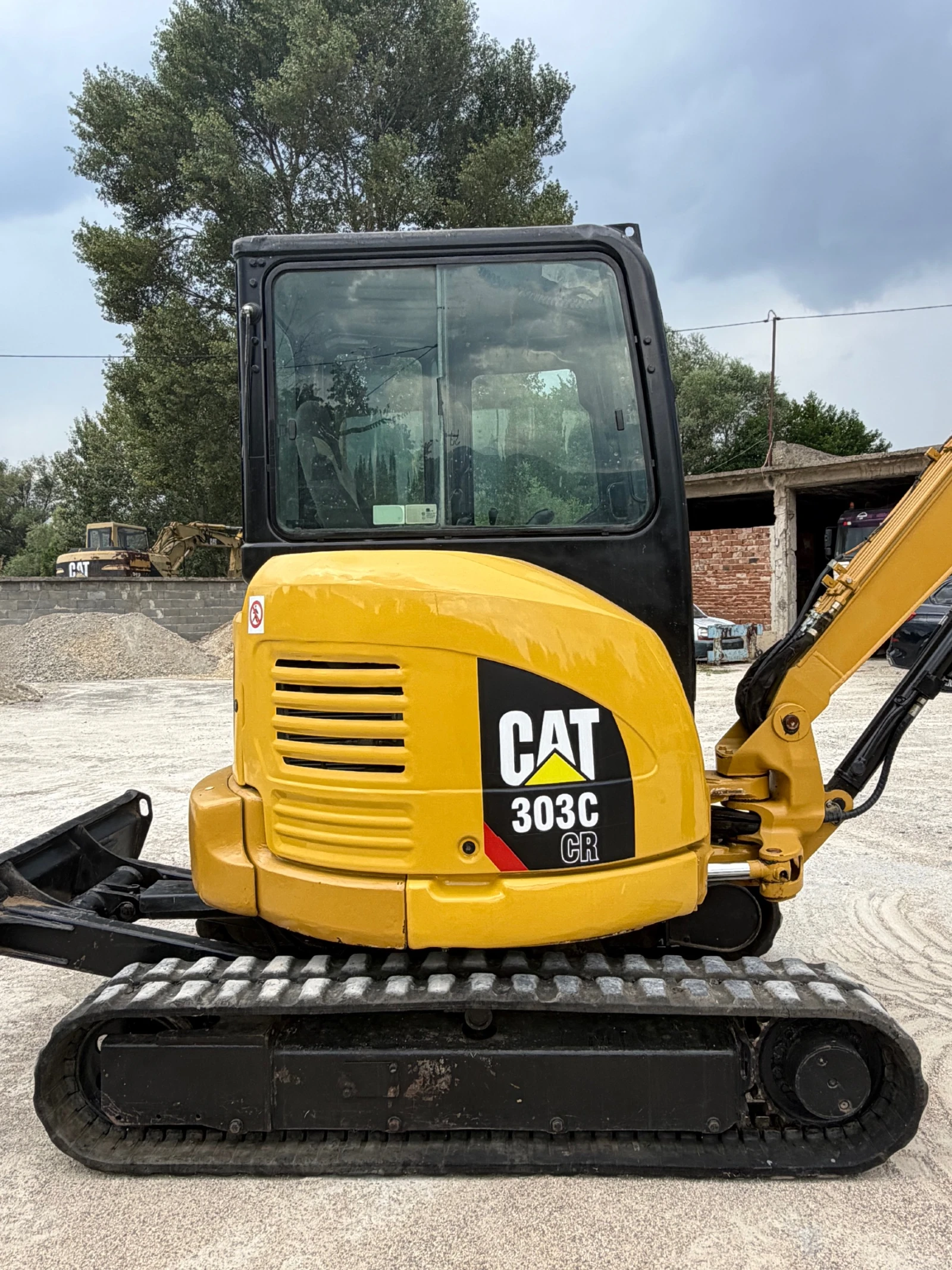 Багер Cat 303, снимка 3 - Индустриална техника - 55693175