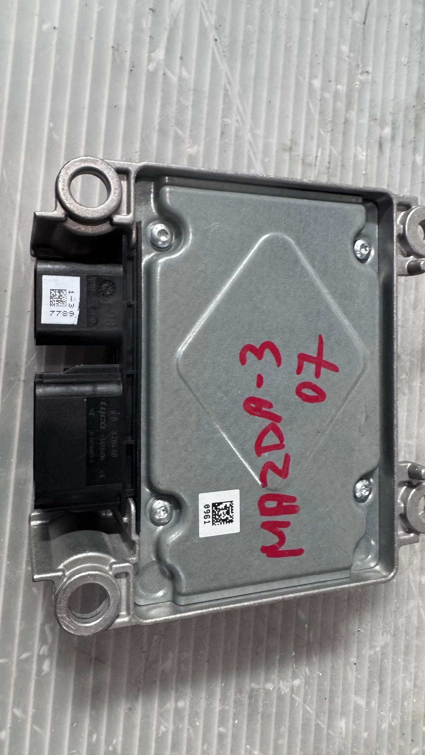 Airbag  /  /  a Mazda 3 - BS4H57K30C / 0285001961 | Mobile.bg   2