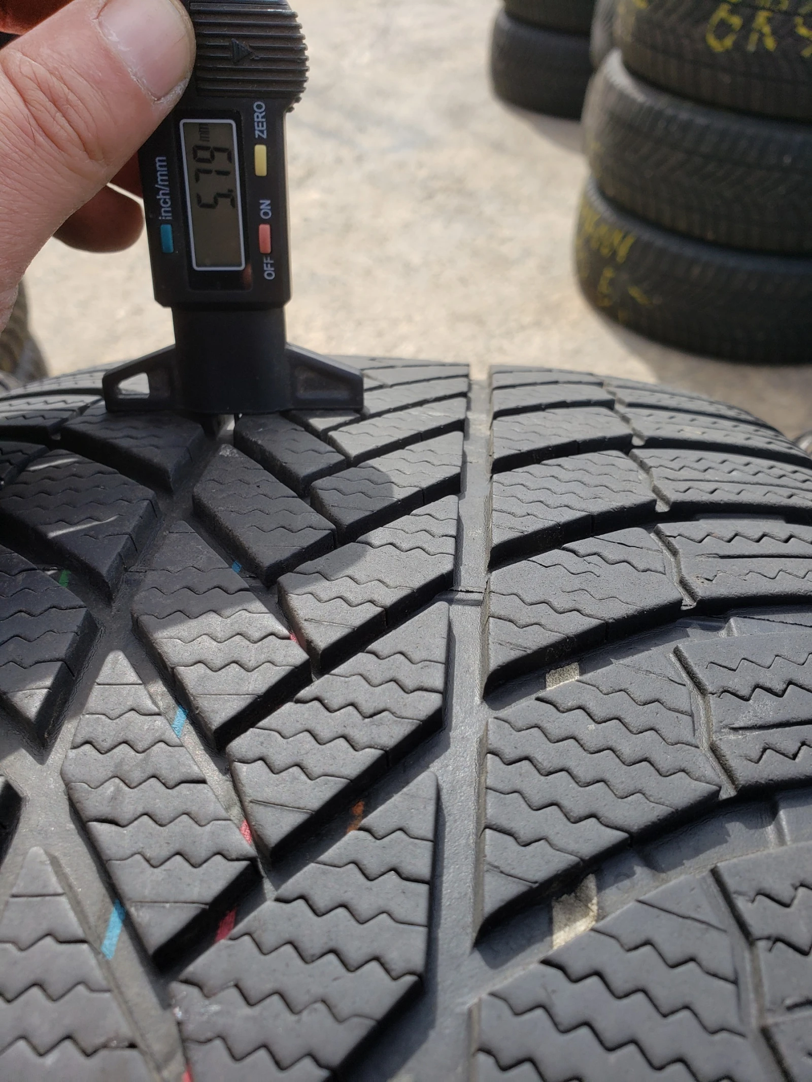 Гуми Зимни 255/50R19, снимка 7 - Гуми и джанти - 56180750