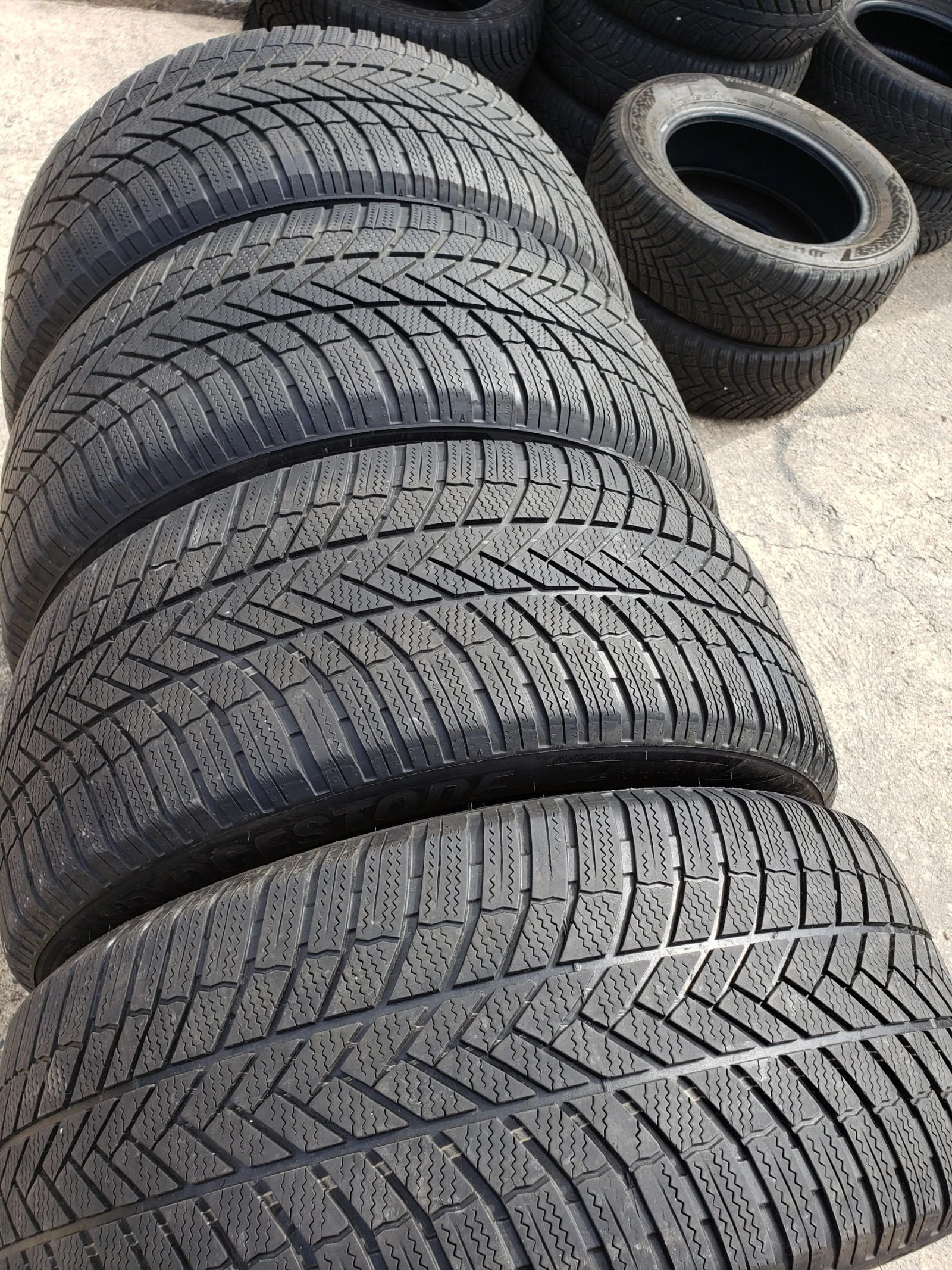 Гуми Зимни 255/50R19, снимка 4 - Гуми и джанти - 56180750