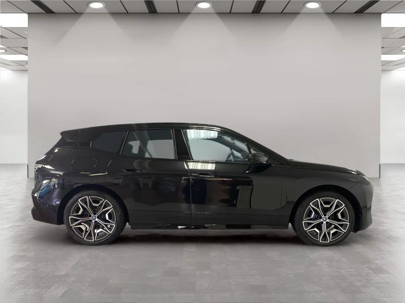 BMW iX xDrive40/ SPORTPACK/ H&K/ CAMERA/ SOFTCLOSE/ 22/ , снимка 3 - Автомобили и джипове - 48064587