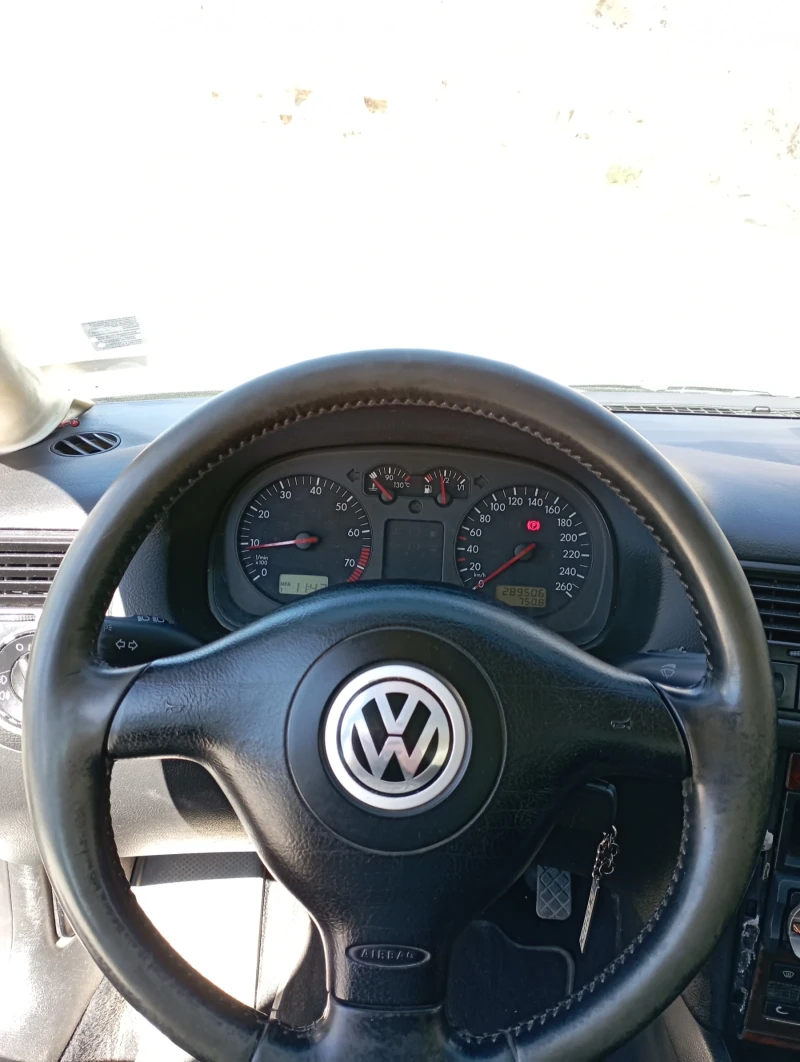 VW Bora 2.3 v5, снимка 12 - Автомобили и джипове - 49486381