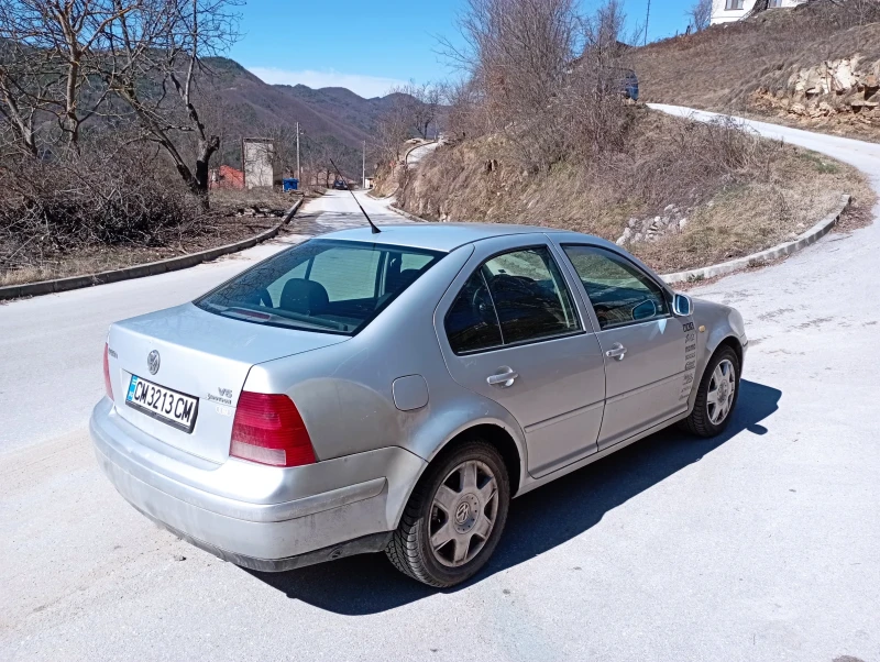 VW Bora 2.3 v5, снимка 4 - Автомобили и джипове - 49486381