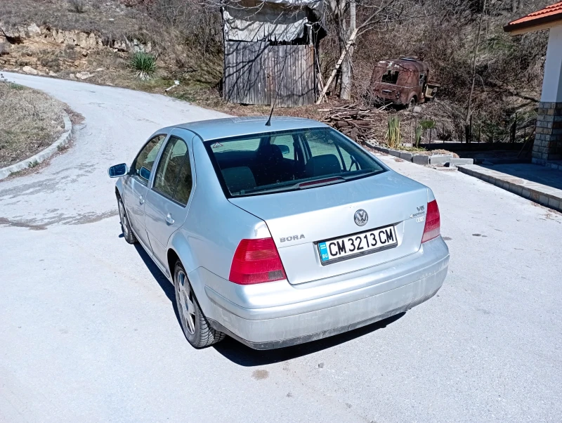 VW Bora 2.3 v5, снимка 3 - Автомобили и джипове - 49486381