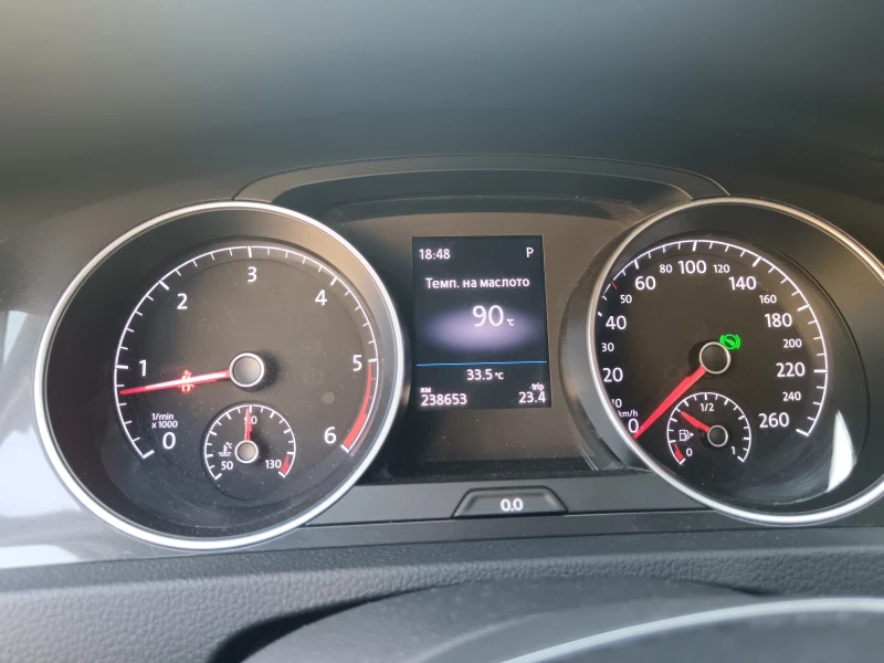 VW Golf Variant MK 7.5 Facelift/2.0 TDI 150 к.с/Full LED/Distronic, снимка 12 - Автомобили и джипове - 51947153