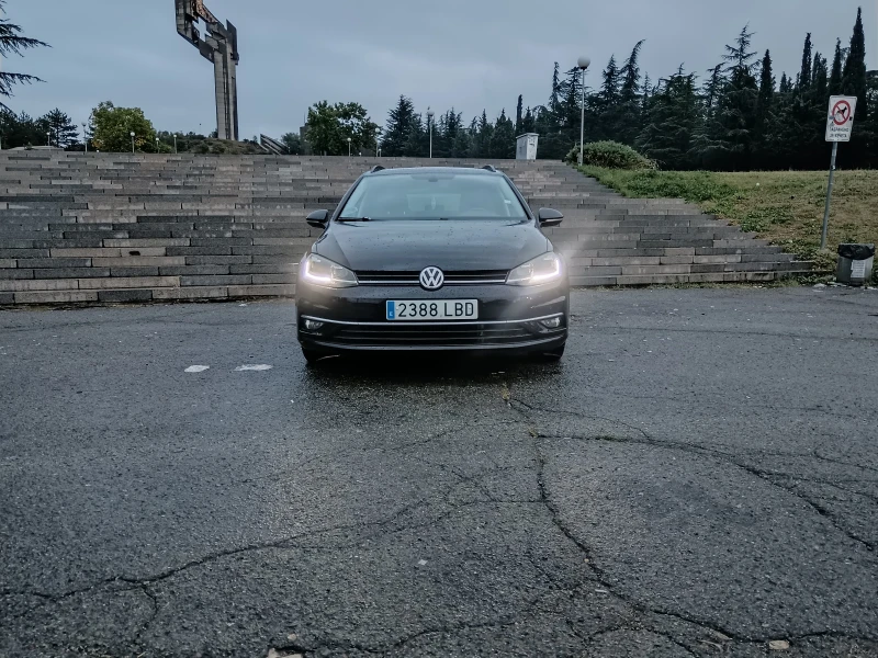 VW Golf Variant MK 7.5 Facelift/2.0 TDI 150 к.с/Full LED/Distronic, снимка 3 - Автомобили и джипове - 51947153