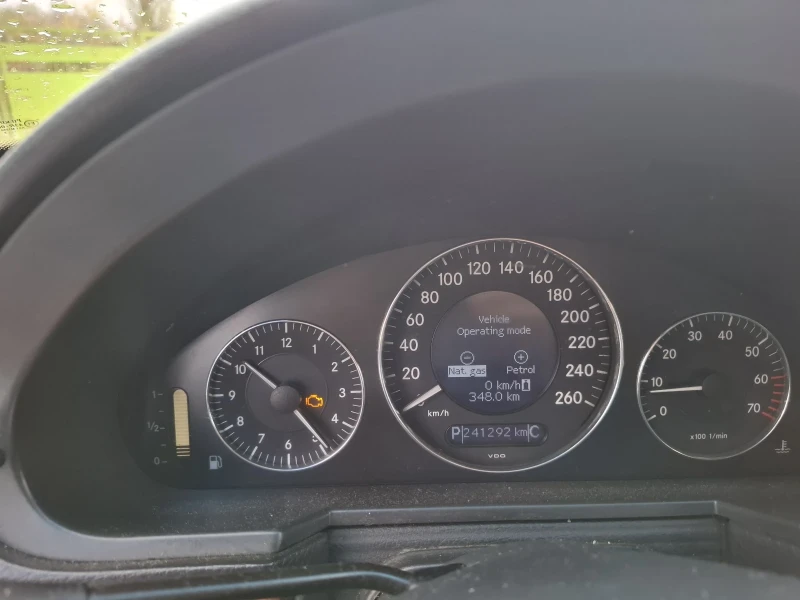 Mercedes-Benz E 200 1.8 бензин/метан, снимка 4 - Автомобили и джипове - 53307517