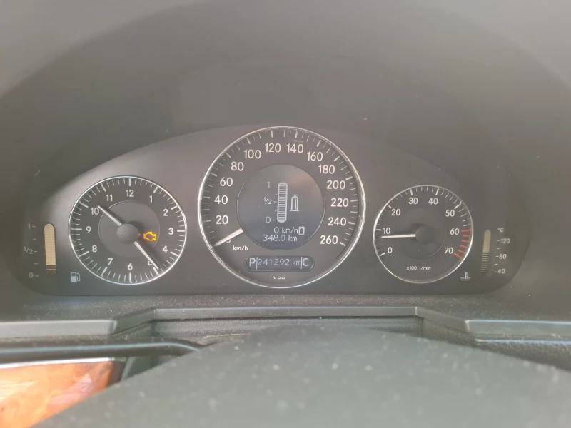 Mercedes-Benz E 200 1.8 бензин/метан, снимка 3 - Автомобили и джипове - 53307517