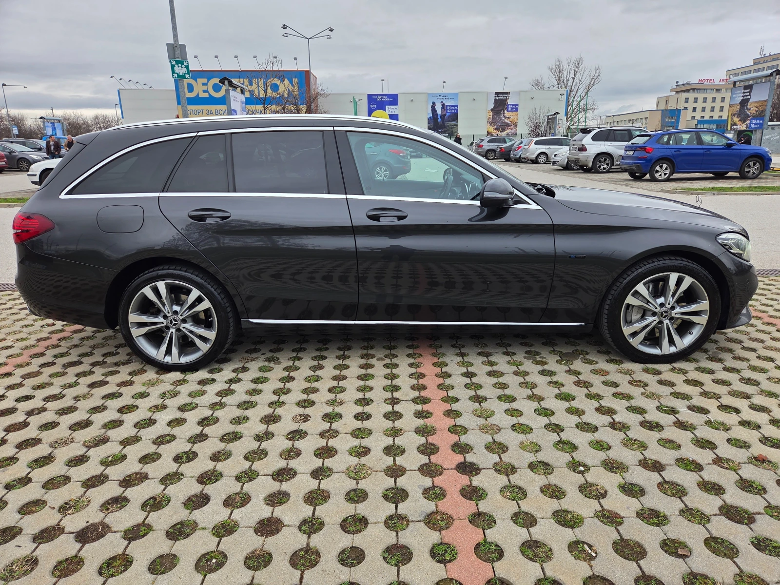 Mercedes-Benz C 300 Plug-in hybrid 4matic - изображение 2