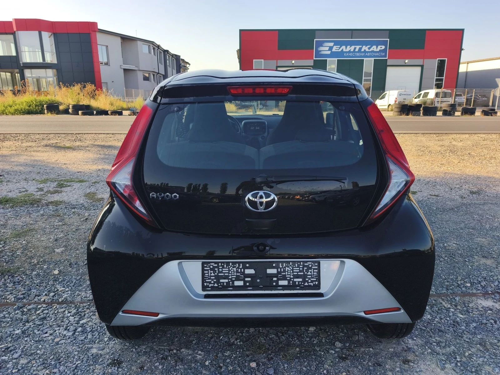 Toyota Aygo 1.0 benzin 72hp, снимка 6 - Автомобили и джипове - 53619279