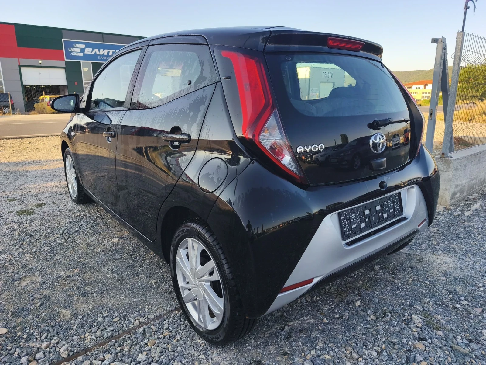 Toyota Aygo 1.0 benzin 72hp, снимка 4 - Автомобили и джипове - 53619279
